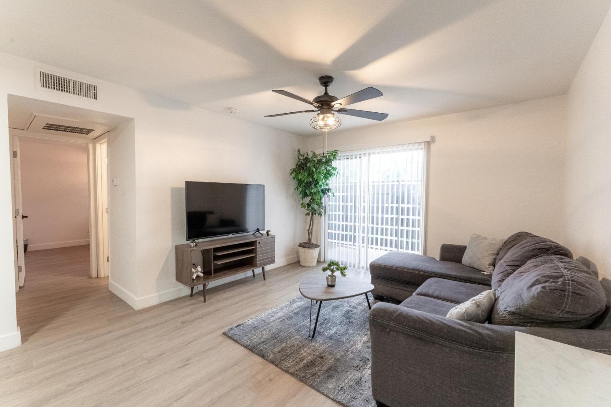 Phx 1 Bedroom Unit Close To Airport & Hospitals