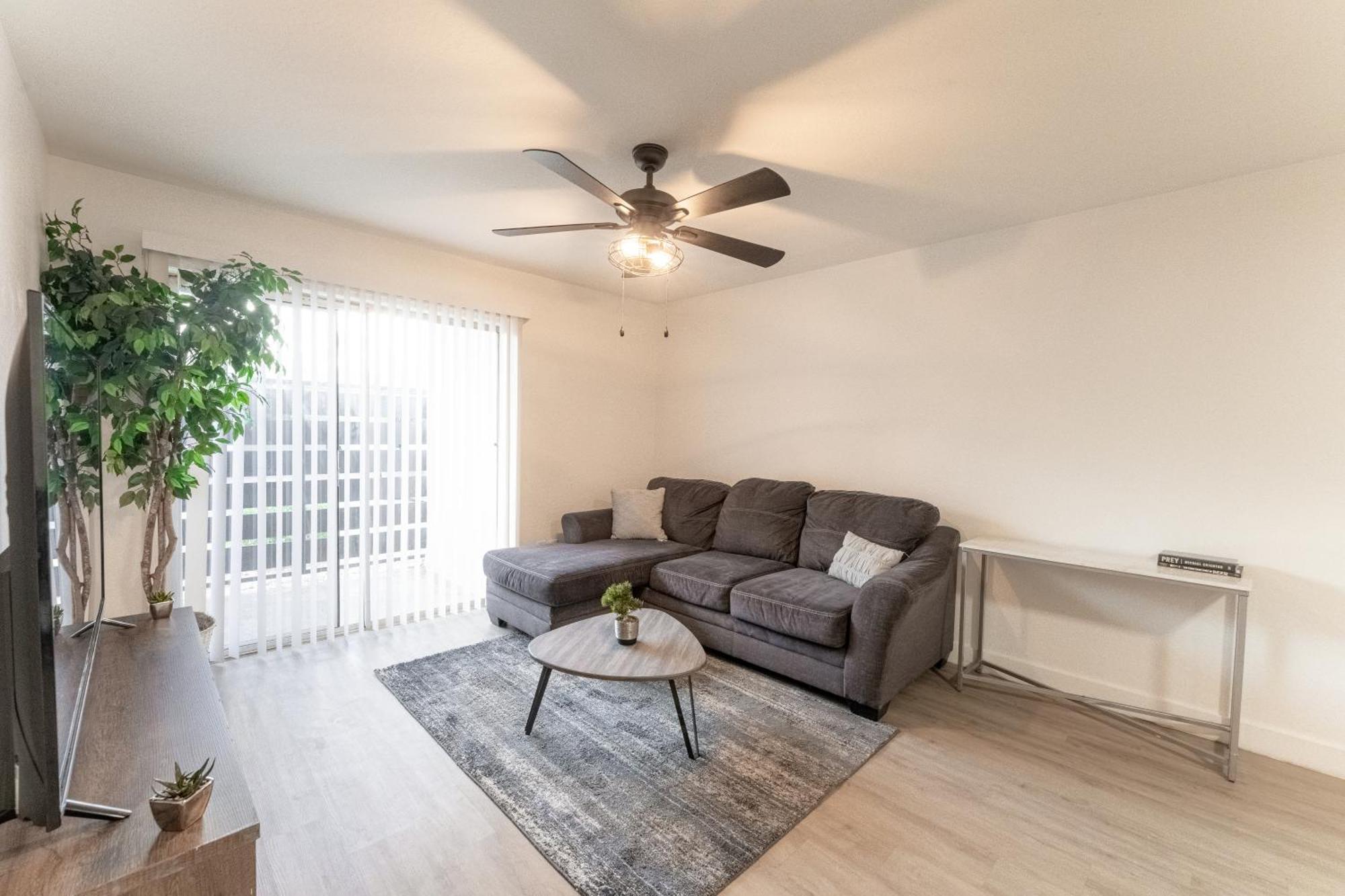 Phx 1 Bedroom Unit Close To Airport & Hospitals *